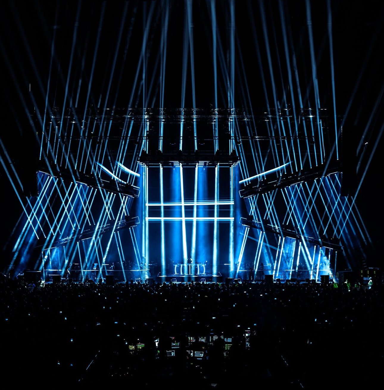 TIËSTO - PRISMATIC TOUR RED GEOMETRIC STAGE DESIGN