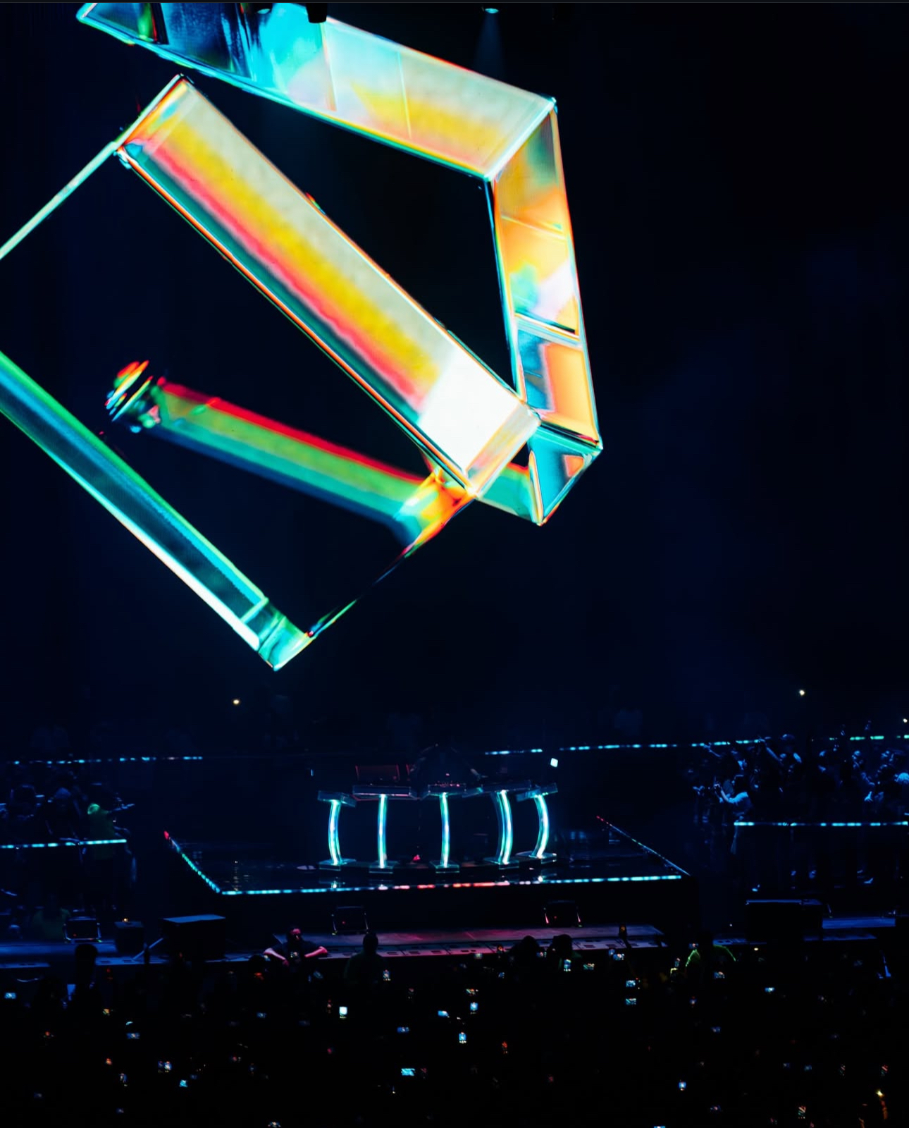 TIËSTO - PRISMATIC TOUR BLUE WATERFALL STAGE EFFECT