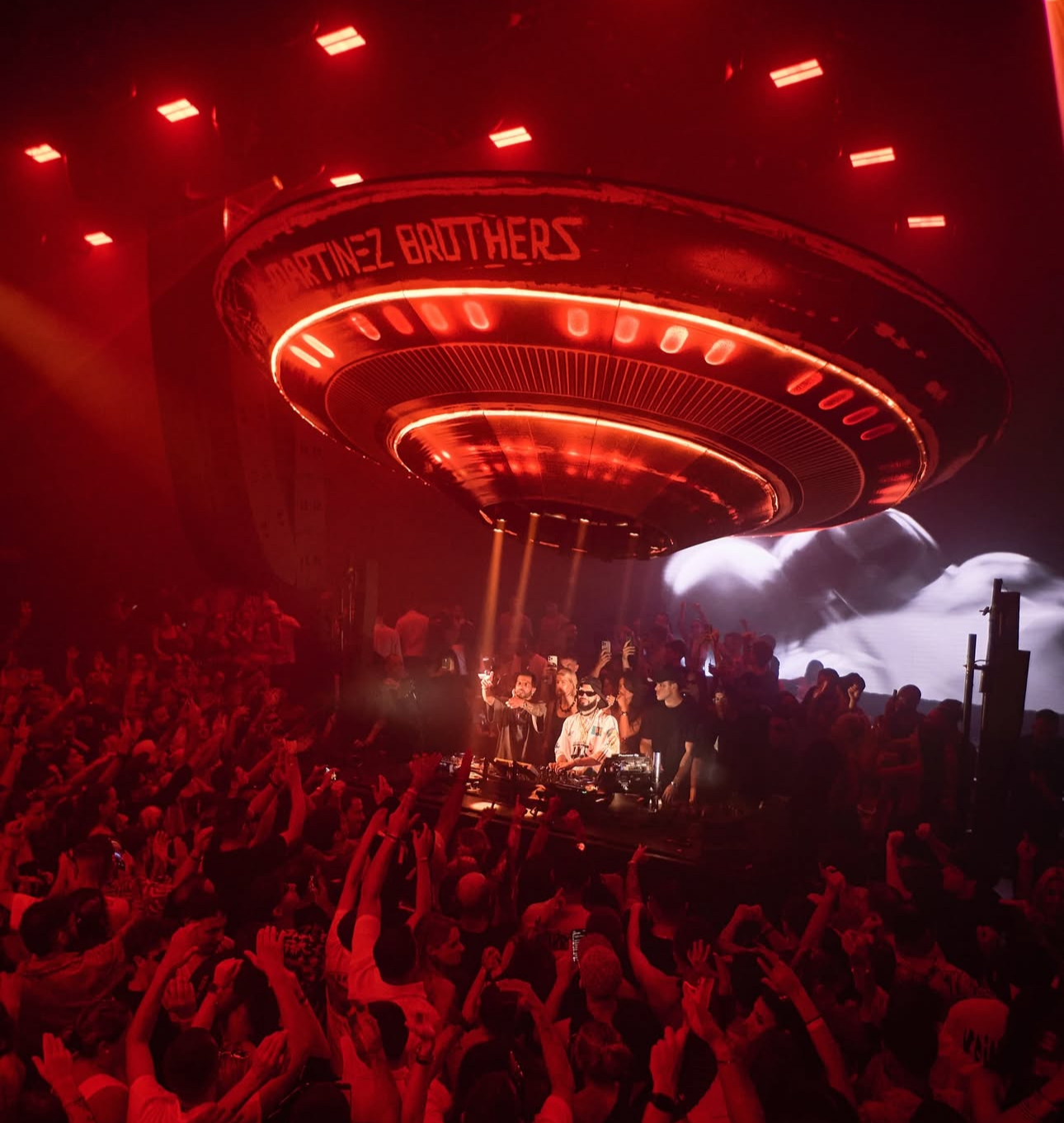THE MARTINEZ BROTHERS - RED UFO STAGE