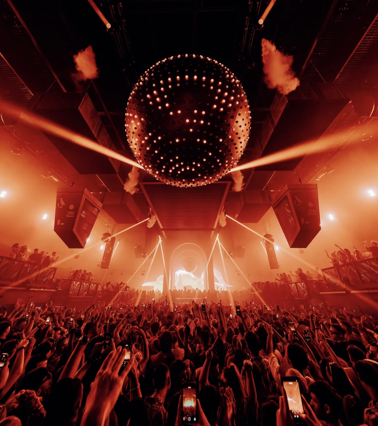 PARADISE - SANDS OF SOLARIS OVERHEAD CROWD VIEW
